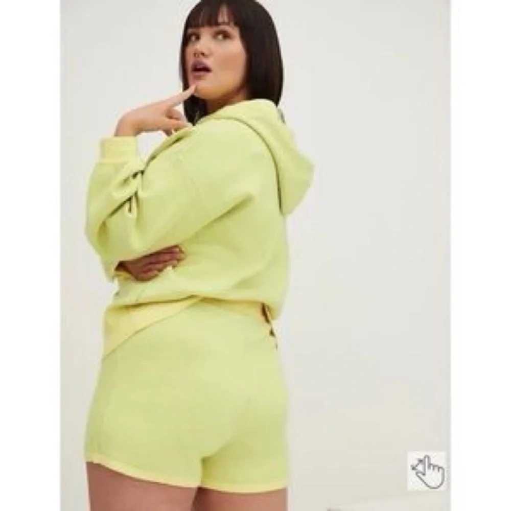 TORRID Sweater Shorts Luxe Cozy Lovesick Bolt Yellow woman’s size 2X NWT